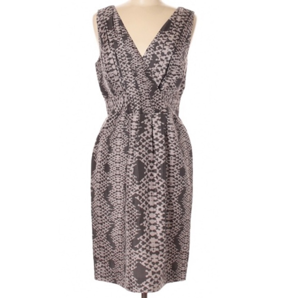 BANANA REPUBLIC 100% silk v-neck animal print dress women’s Size 8